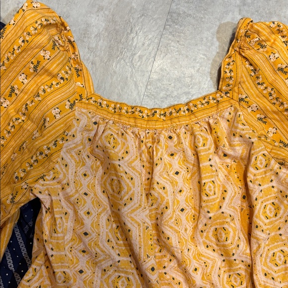 Two spring blouses - Picture 3 of 3